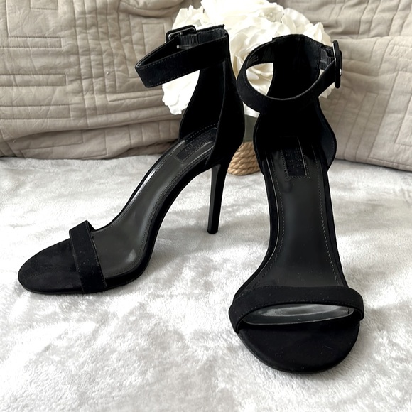 Shoes - Black heels 8